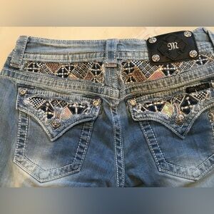 Miss Me Jean Shorts | Women’s Size 28 | Mid-Length Stretch Denim